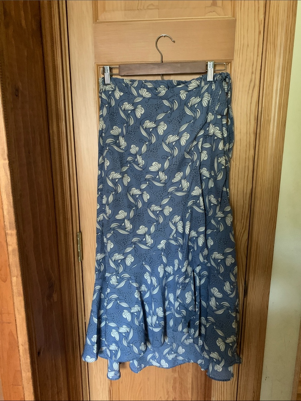 ☁️ Max Studio Blue Floral Maxi Wrap Skirt ☁️